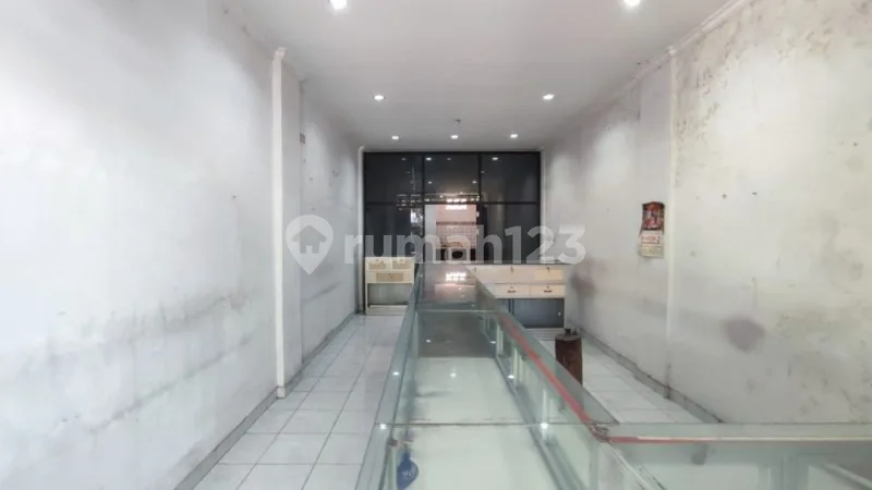 Ruko 4 Lantai di Kawasan Bisnis yang Ramai di Kuta Badung - Real Estate in Bali