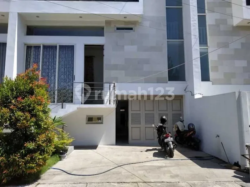 Rumah 3 Br Size 320 Sqm : Dekat Pusat Renon dengan Private Pool - Bali in Bali