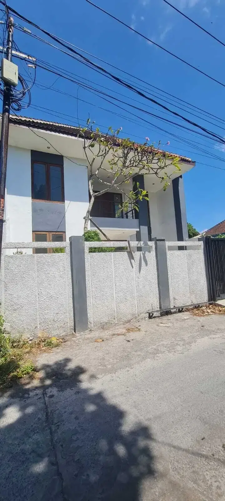 HUNIAN READY 4 BR LOKASI STARTEGIS DI JIMBARAN BALI - Real Estate in Bali