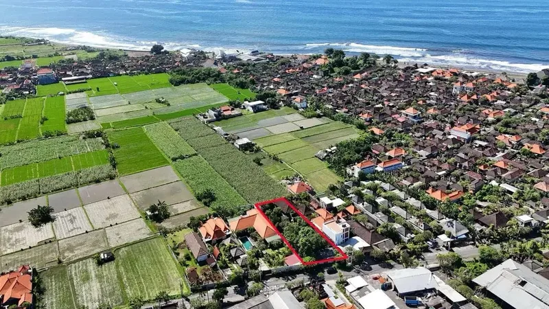 Tanah 10are di Jalan Pantai Gumicik Ketewel Dekat Sanur Padanggalak - Real Estate in Bali