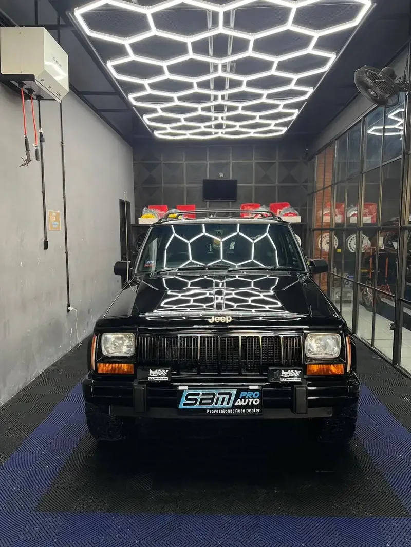JEEP CHEROKEE 4.0 LIMITED 1997 HITAM AT - Bali in Bali