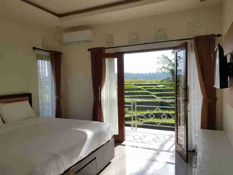 Disewakan Villa 2 Lantai Fully Furnished di Darmasaba Badung Bali - 3 Kamar Tidur, Kolam Renang, View Sawah & Sungai - Real Estate in Bali