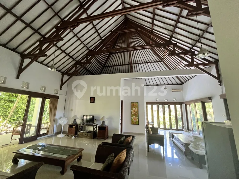 Dijual Cepat Villa Classic di Jalan Raya Pantai Berawa Canggu - Lokasi Strategis Dekat Finns & Atlas Beach Fest - Bali in Bali