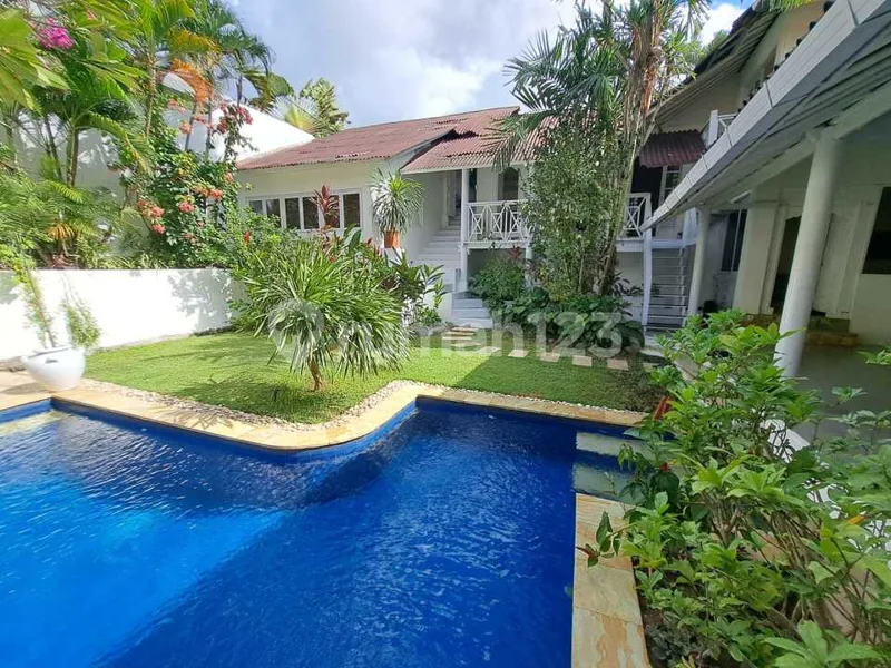 Vila Super Tenang dan Nyaman Kerbokan Kuta Utara Bali - Real Estate in Bali