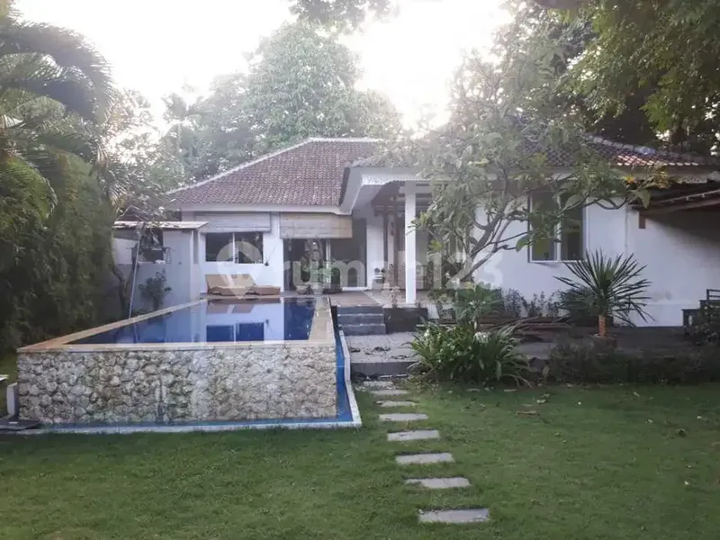 Elegant Tropical Villa.4 Bedroom In 11 Are Of Land With Large Garden & Ample Parking In Sanur Denpasar Bali - Real Estate in Bali
