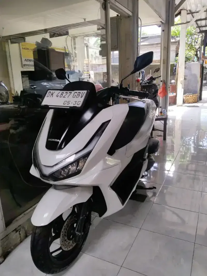 DP 3,5 JT/ BUNGA MENURUN 2% / HONDA PCX 160 TAHUN 2025 - Vehicles in Bali