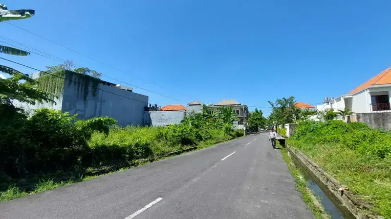 DIJUAL TANAH SUPER STRATEGIS SEMINYAK JLN DEWI SRI LINGKUNGAN VILLA - Real Estate in Bali