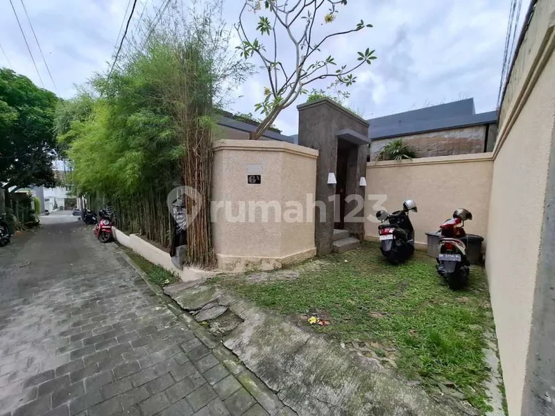 Villa Tropis di Jl. Raya Pantai Berawa cocok untuk keluarga Kecil - Bali in Bali
