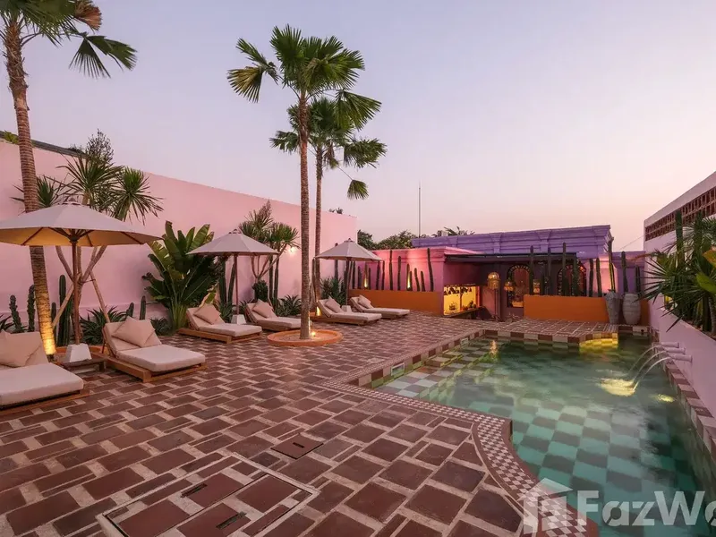 8 Bedroom Hotel for sale in Kerobokan, Bali - Real Estate in Bali