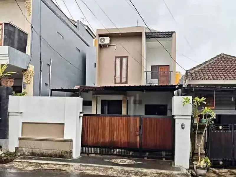 Di jual rumah 2 lantai MAsih terawat baik dan siap huni - Bali in Bali