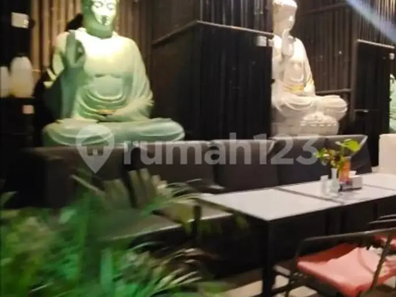 Over Kontrak Bar And Resto Arah Pantai Muaya Jimbaran - Real Estate in Bali