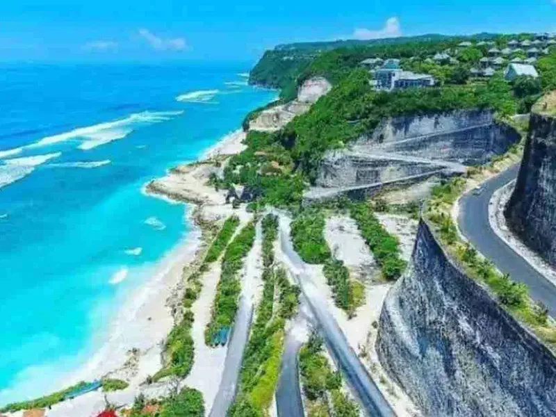 Tanah Tebing Pantai Melasti Dekat Karma Kandara - Bali in Bali