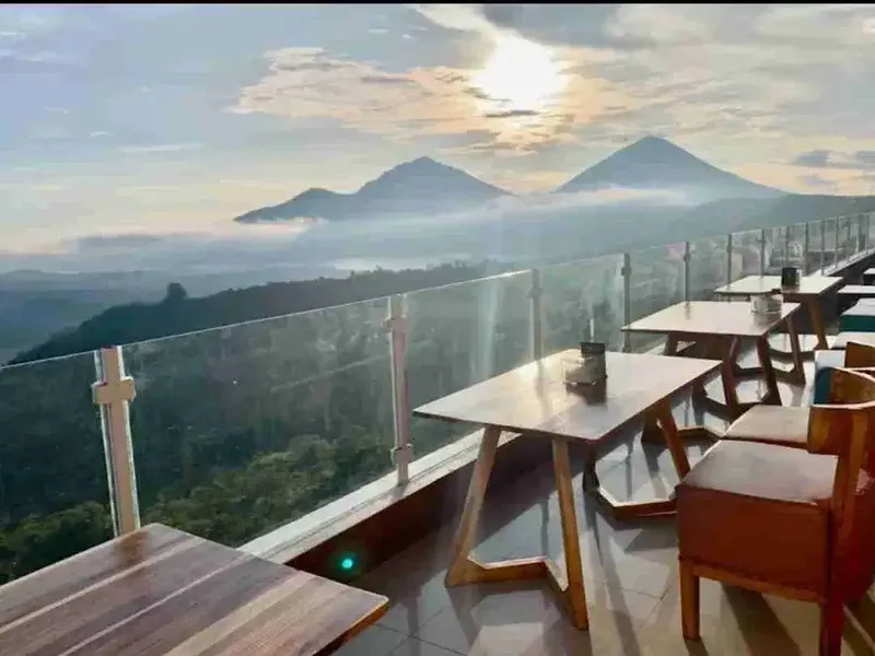 Tanah isi Bangunan Resto Di Utama Penelokan Kintamani View Gunung dan Danau Batur - Real Estate in Bali