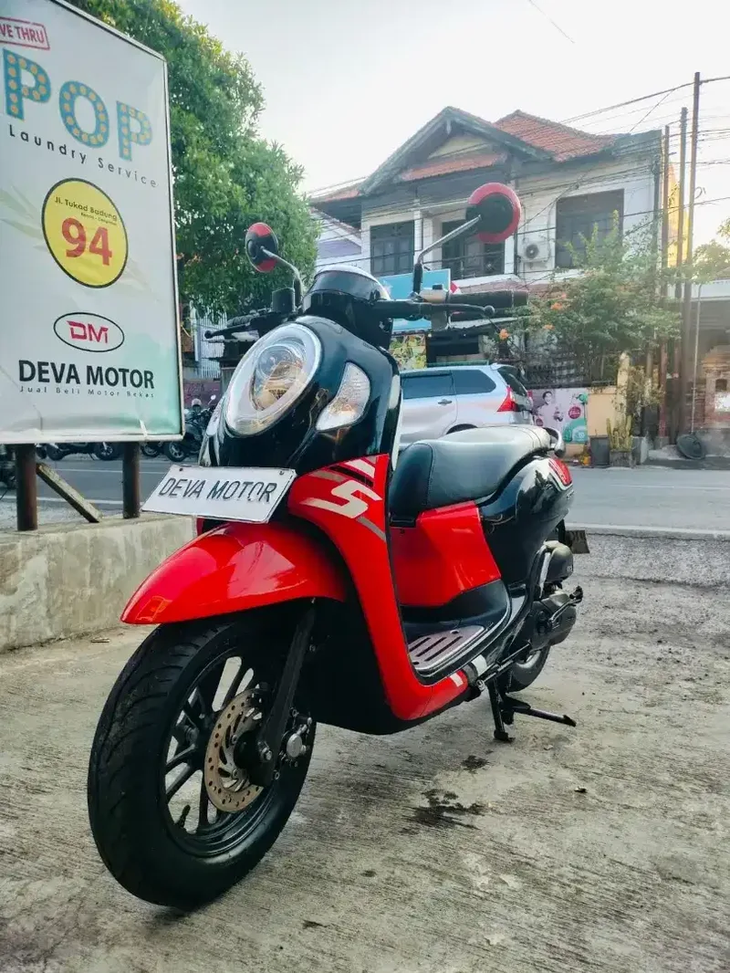 Scoopy 2023 sporty bisa kredit Deva motor - Vehicles in Bali