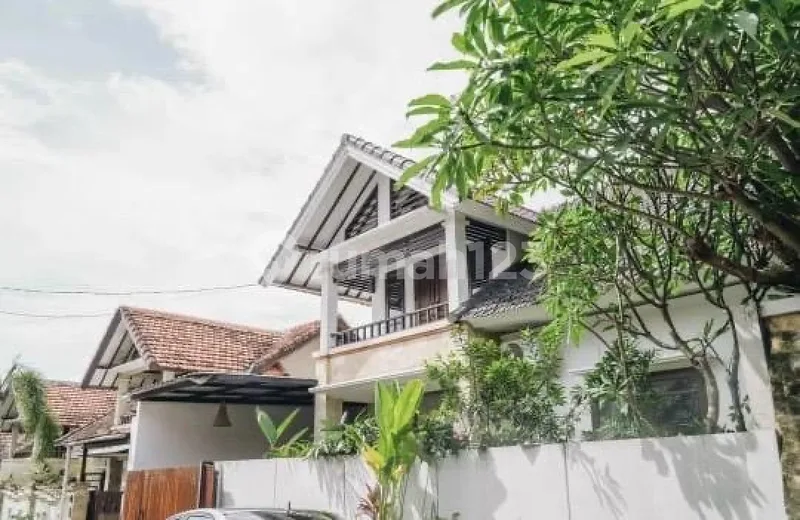 Siap Huni Rumah Lantai 2 Full Furnish Dekat Canggu Her - Real Estate in Bali