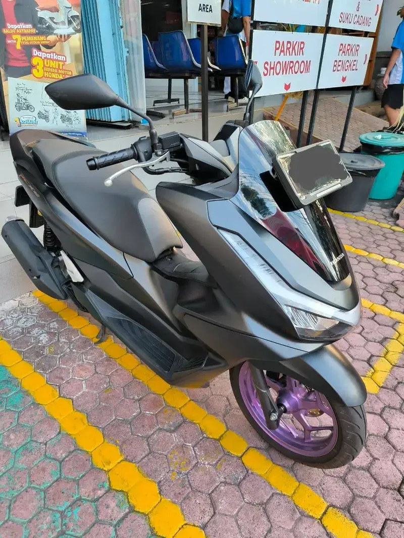 PCX 160 Roadsync ABS (di bawah 2.100 km) - Bali in Bali