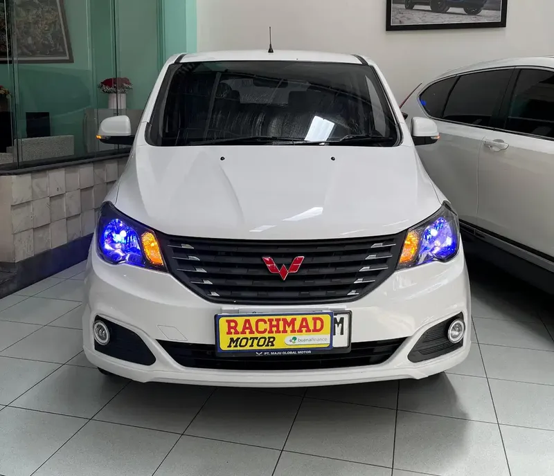 Wuling Confero DB 2023 Putih M/T 1.5cc - Bali in Bali