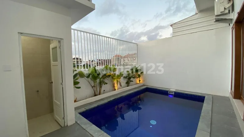 Rice Fields View Villa Located In Residential Area Of Kerobokan - Real Estate in Bali