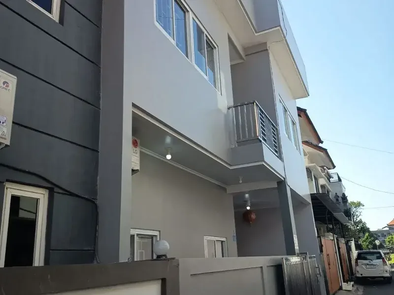 Rumah 3 Lantai Full Furnished 5 Kamar Diponegoro Denpasar Selatan - Bali in Bali