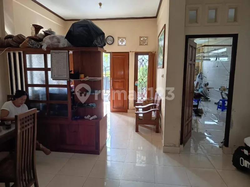 Rumah 2 Lantai Dekat Pantai Batubolong Strategis, Sentral Canggu - Real Estate in Bali