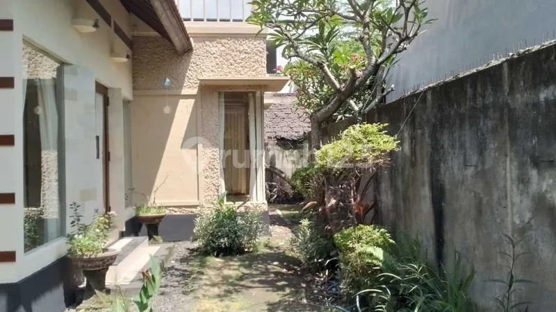 Rumah Semi Furnish Area Sanur Kauh Denpasar Dekat Bypass Ngurah Rai - Bali in Bali