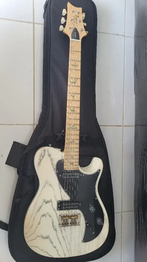 PRS SE NF53 White DogHair - Hobbies & Sports in Bali