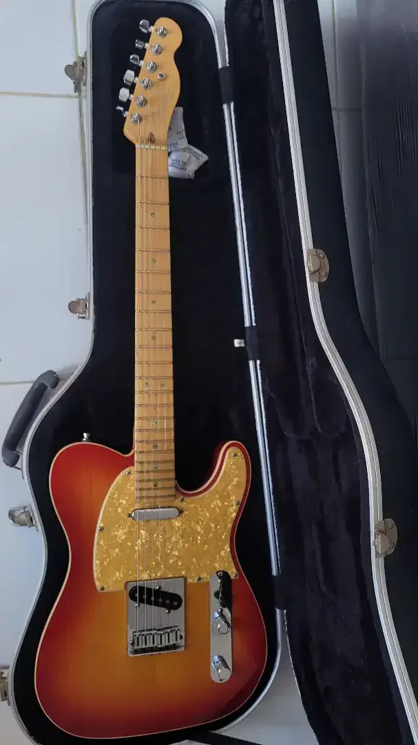 Fender American Deluxe Sienna Sunburst ( RARE ) - Hobbies & Sports in Bali