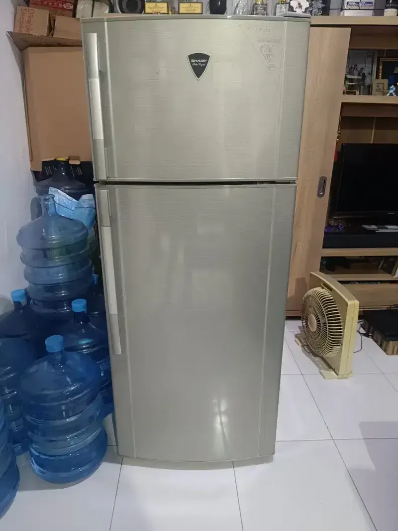 lemari es 2 pintu sharp - Home & Garden in Bali
