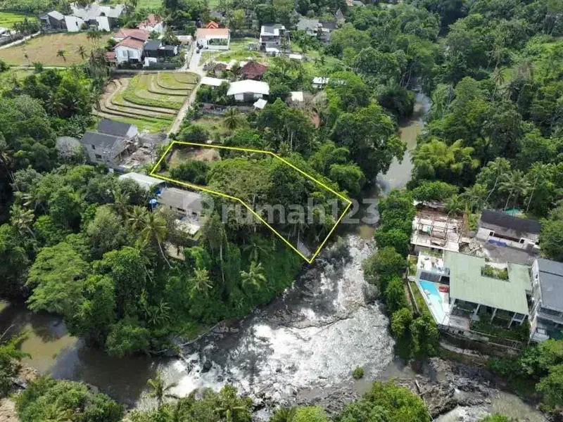 Tanah Los Sungai di Pantai Nyanyi Tabanan - Bali in Bali