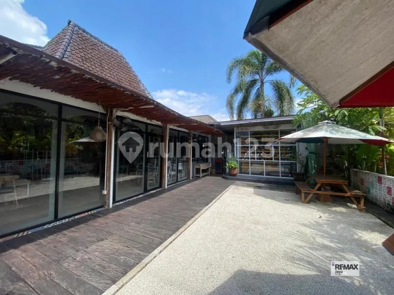 Perfect Location For Your Business Ex Restaurant For Leasehold 8 Years In Batu Bolong, Canggu - Real Estate in Bali