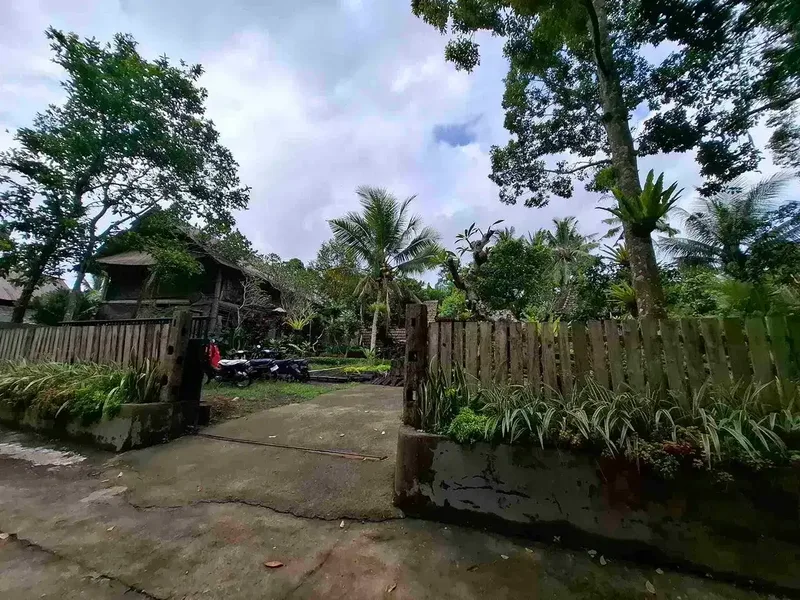 tanah luasan kecil kontur datar depan villa pribadi di penebel tabanan - Bali in Bali