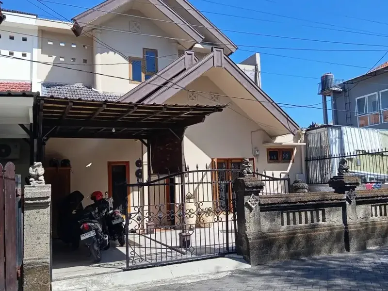 rumah murah 2 lantai di kerobokan, lokasi strategis,furnish - Real Estate in Bali