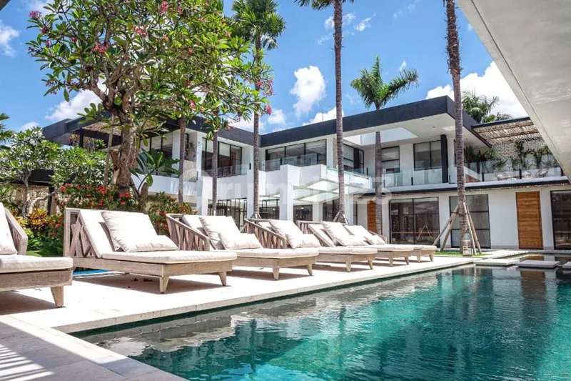 Luxurious Modern Villa In Tumbak Bayuh Pererenan Canggu - Real Estate in Bali