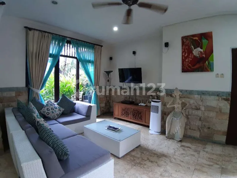 Langka! Villa SHM 4 Kamar Tidur Kubu Anyar Dekat Pantai Kuta - Real Estate in Bali