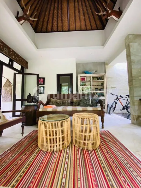 Villa Luas 2Lt Furnishe Pool Strategis View Sungai Asri Kerobokan - Real Estate in Bali