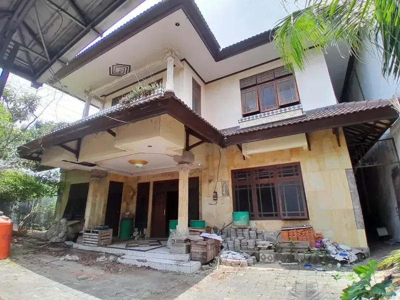 TANAH 600M2 HOOK BONUS BANGUNAN JL CARGO PERMAI DENPASAR BALI - Real Estate in Bali