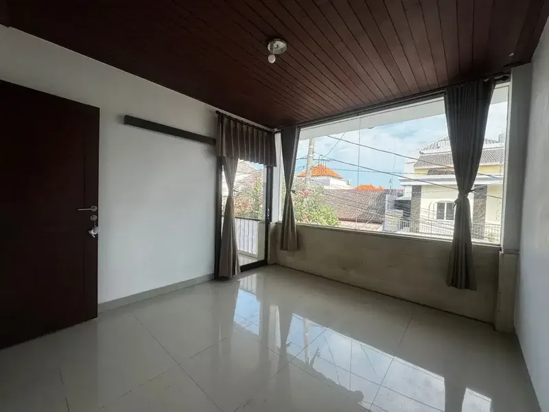Rumah 2 Lantai Lokasi Strategis Gatsu Barat 4 Kamar Tidu Lingkungan Tenang - Real Estate in Bali