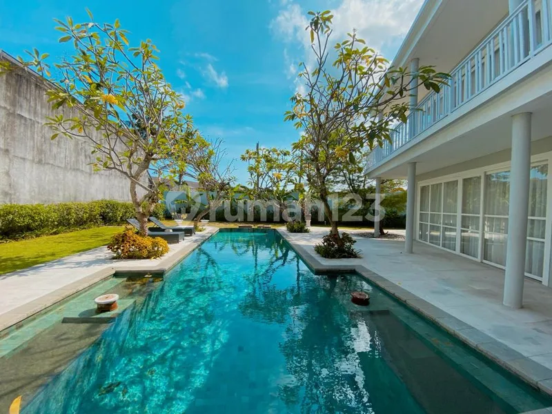 Villa Mewah Bergaya American Hamptons 4 Bedrooms - Real Estate in Bali