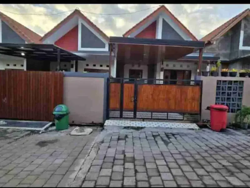 DISEWAKAN RUMAH MURAH FREE AC DAN BED DI SESETAN BG - Real Estate in Bali