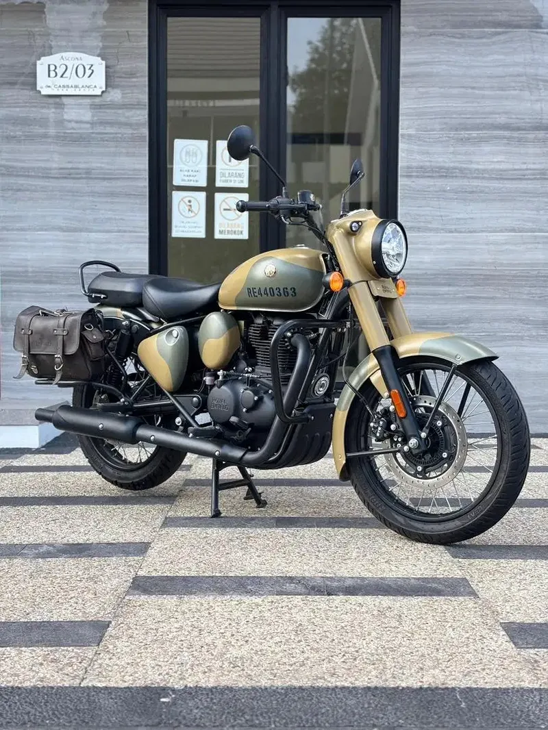 Like New Royal Enfield 350 Classic thn 2025 Comando Sand Koko Motor - Vehicles in Bali