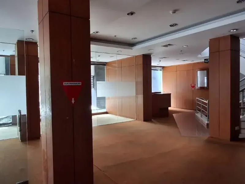 Gedung Kantor Ex Bank Disewakan, di Pusat Niaga Denpasar Barat Area - Real Estate in Bali