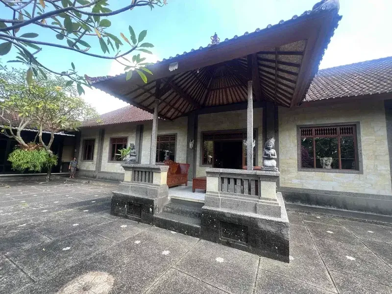 Di JUAL ex. GALLERY kondisi bagus di Mas - Ubud - Real Estate in Bali