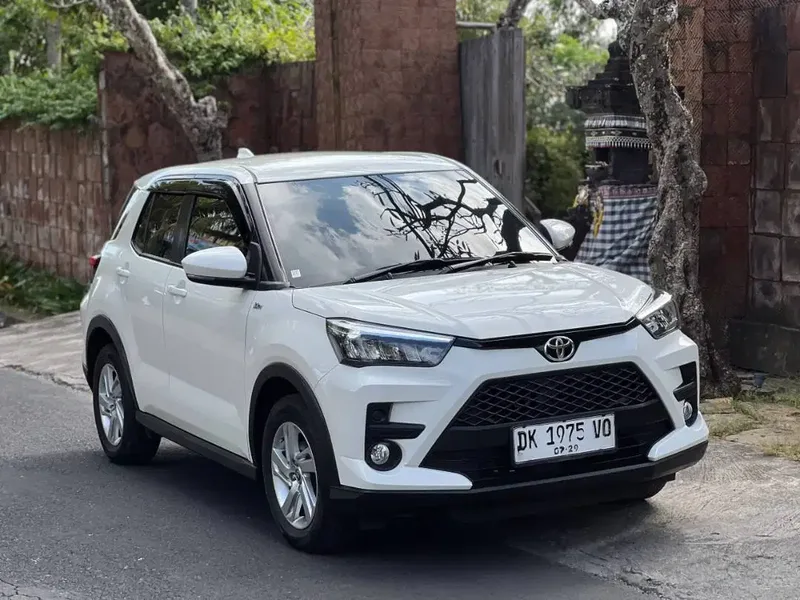 Raize Putih 2024 Aslibali dp 15jtan - Vehicles in Bali