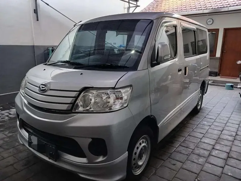 Daihatsu Luxio D 2022 Silver met 1.5cc - Vehicles in Bali