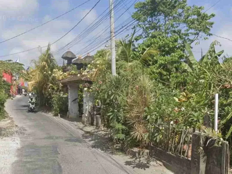 Tanah di Jalan Utama Toyaning dekat Pantai Melasti Bali - Real Estate in Bali