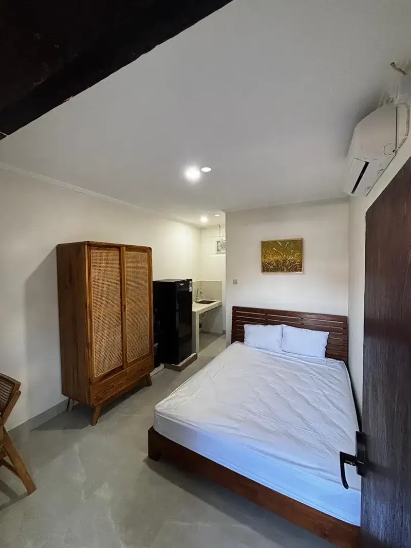 APARTEMENT KOS LANTAI 2 RAYA SEMINYAK 40 FASILITAS LENGKAP - Real Estate in Bali