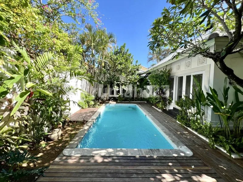 3 Bedrooms Cozy Tropical Boho Villa Strategic Location At Kerobokan Kelod - Real Estate in Bali