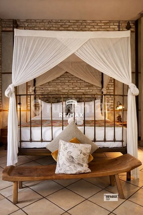 Charming Rustic Heritage Boutique Room In Prime Canggu Location - Real Estate in Bali