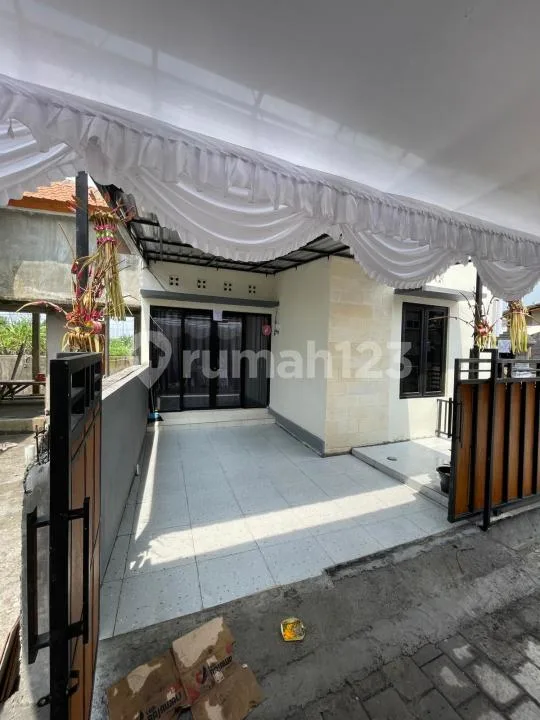 Rumah 2 Kamar di Btn Tropical Sanur, Tangtu, Lebar Jalan Depan 5 Meter, Lokasi Strategis Dekat dengan Pantai - Bali in Bali