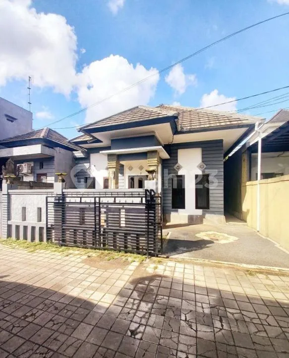 Rumah 1 Lantai 4 Kamar Tidur di Kesiman Dekat Sanur, Ketewel dan Batubulan - Real Estate in Bali